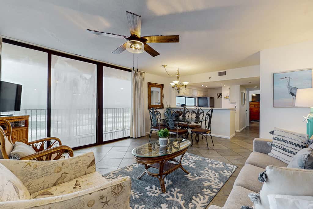 6th-floor coastal, bright condo - beach service included, steps to restaurants