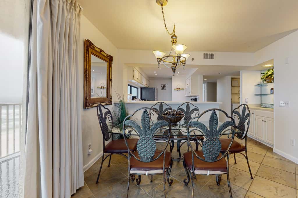 6th-floor coastal, bright condo - beach service included, steps to restaurants