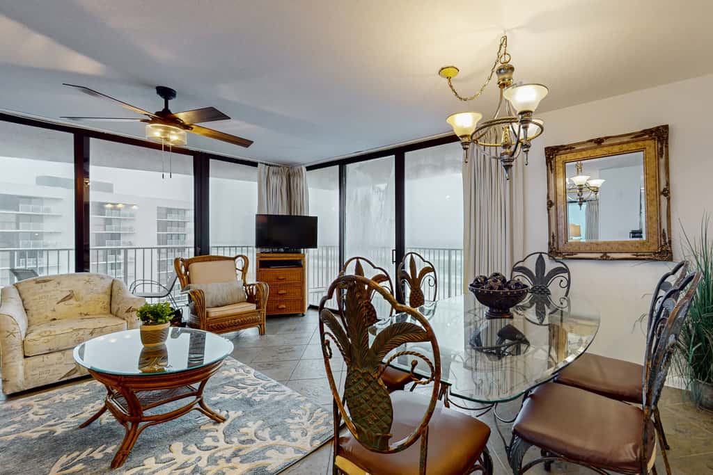 6th-floor coastal, bright condo - beach service included, steps to restaurants