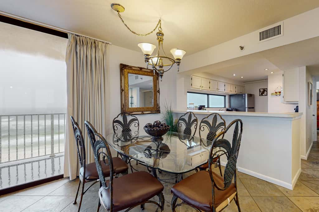 6th-floor coastal, bright condo - beach service included, steps to restaurants