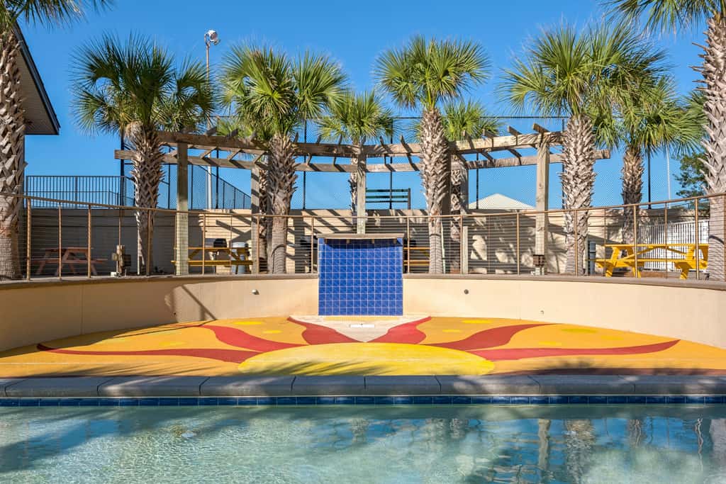 6th-floor coastal, bright condo - beach service included, steps to restaurants