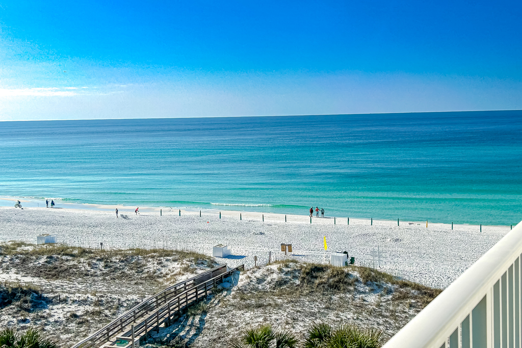 Gulf view condo with WiFi, AC, balcony, on-site pool, hot tub, & beach access