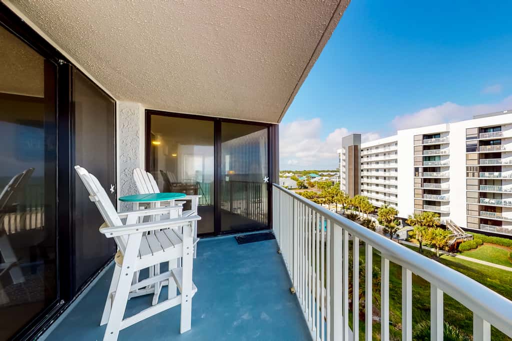 Gulf view condo with WiFi, AC, balcony, on-site pool, hot tub, & beach access