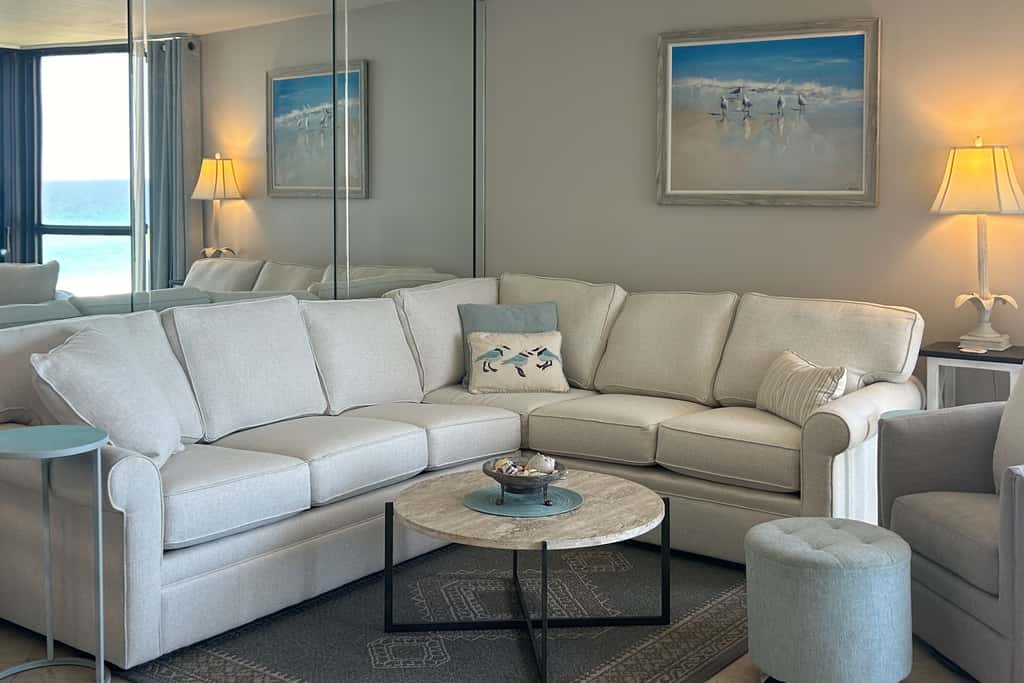 Gulf view condo with WiFi, AC, balcony, on-site pool, hot tub, & beach access