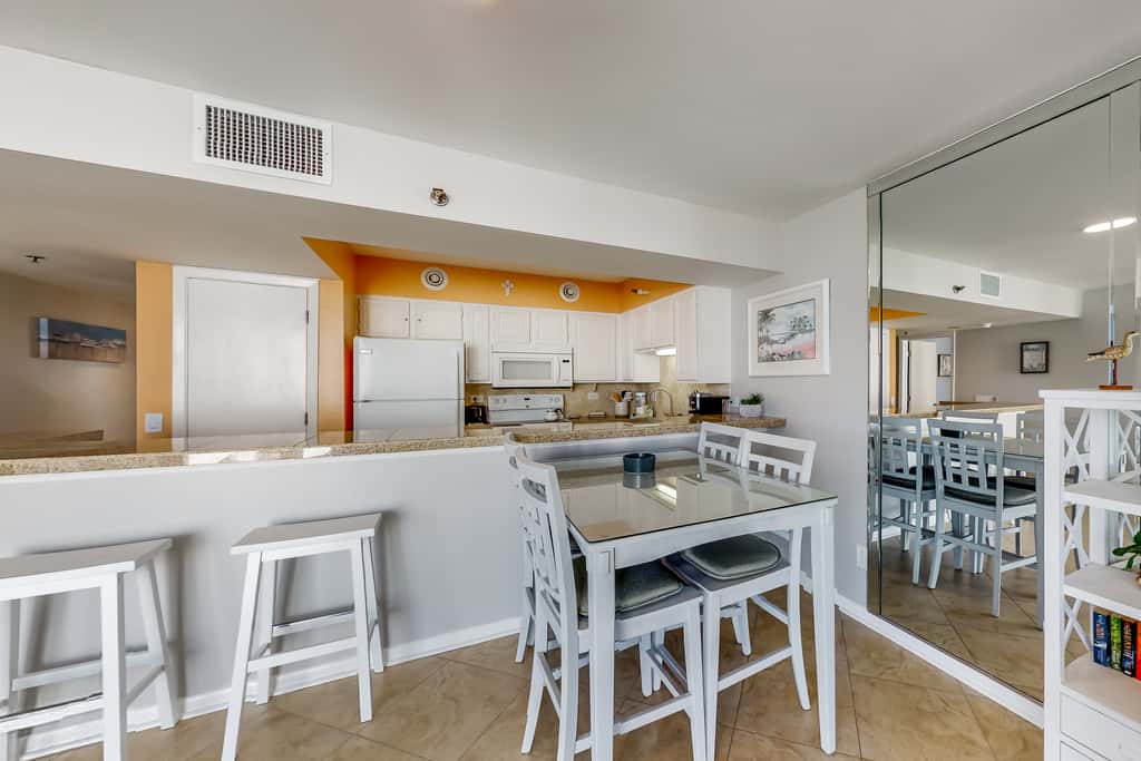 Gulf view condo with WiFi, AC, balcony, on-site pool, hot tub, & beach access