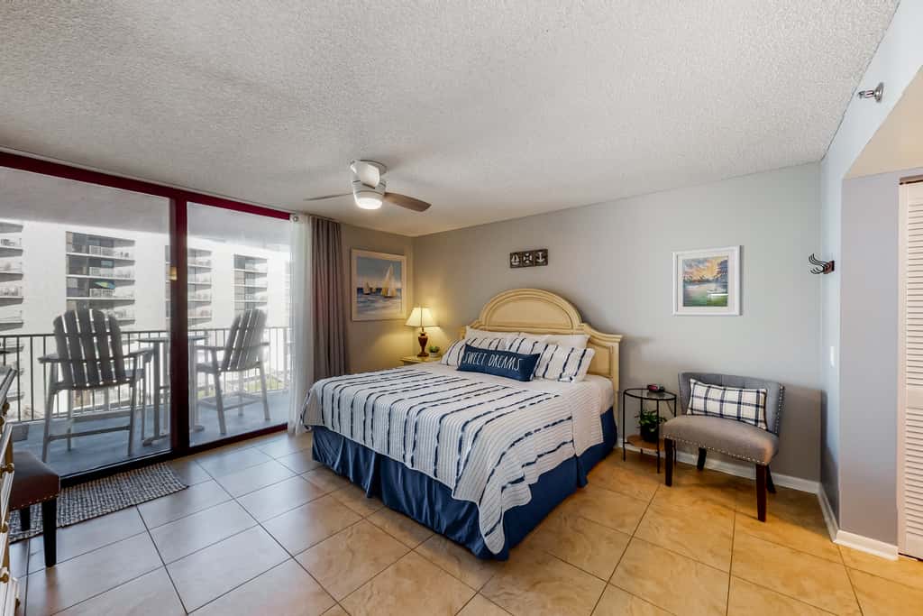 Gulf view condo with WiFi, AC, balcony, on-site pool, hot tub, & beach access