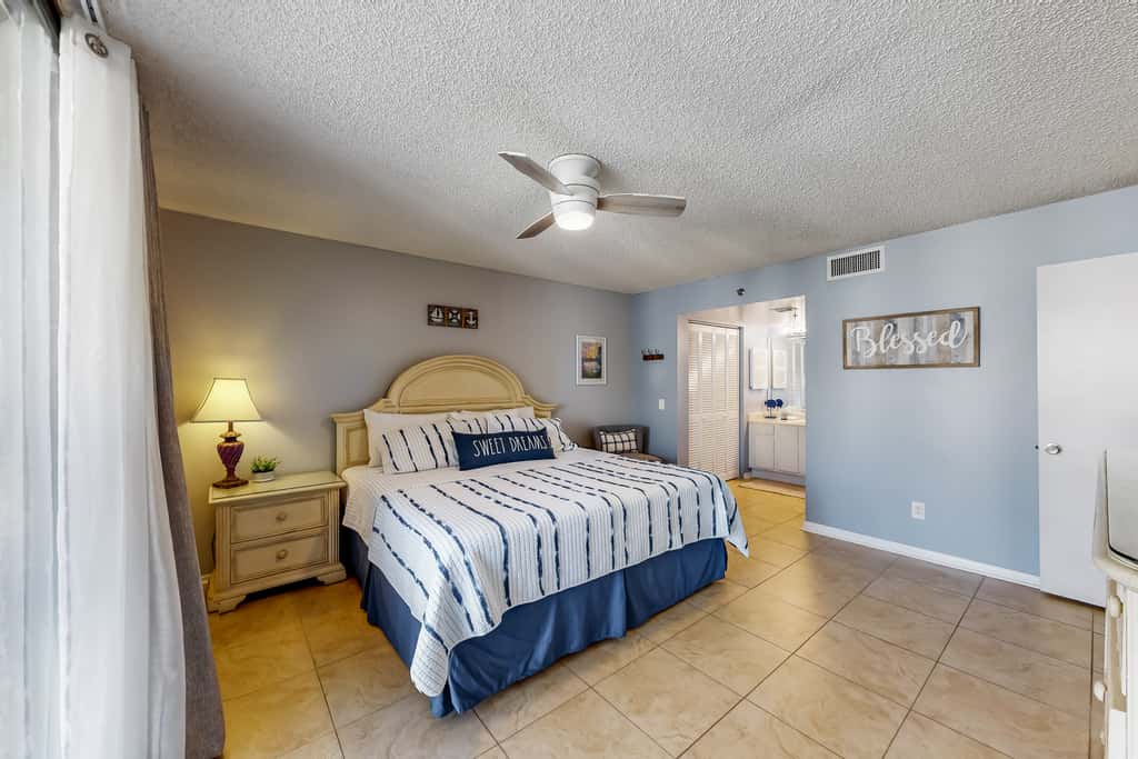 Gulf view condo with WiFi, AC, balcony, on-site pool, hot tub, & beach access