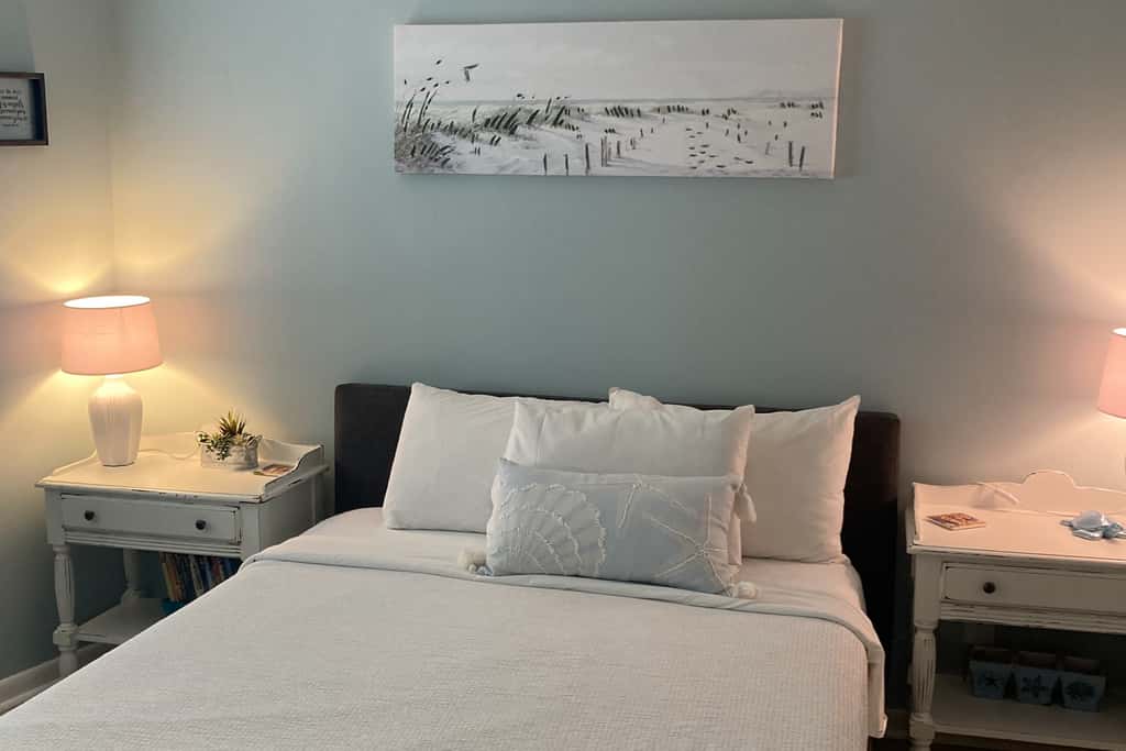 Gulf view condo with WiFi, AC, balcony, on-site pool, hot tub, & beach access