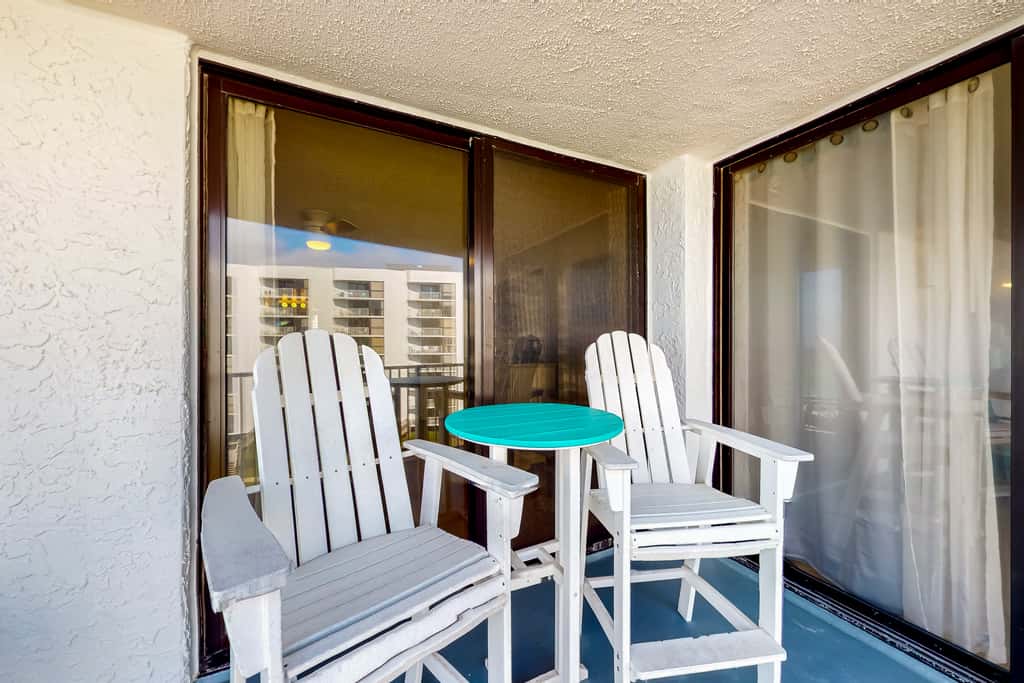 Gulf view condo with WiFi, AC, balcony, on-site pool, hot tub, & beach access