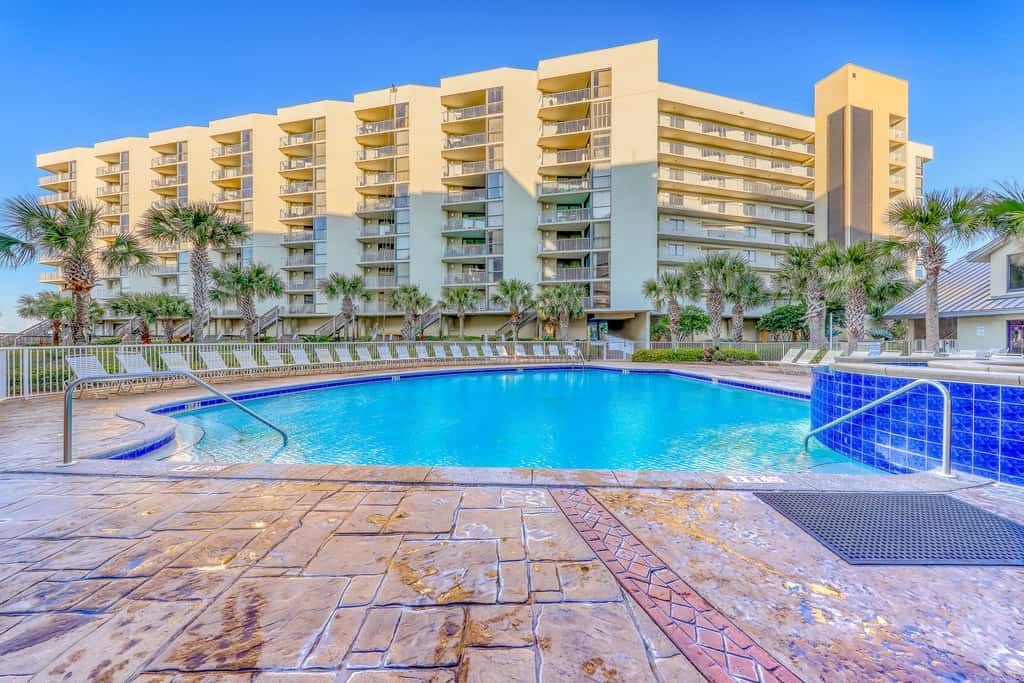 Gulf view condo with WiFi, AC, balcony, on-site pool, hot tub, & beach access
