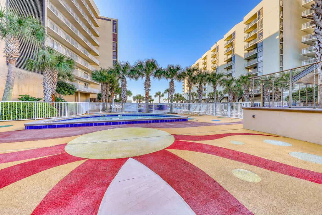 Gulf view condo with WiFi, AC, balcony, on-site pool, hot tub, & beach access