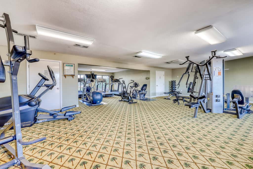 Gulf view condo with WiFi, AC, balcony, on-site pool, hot tub, & beach access