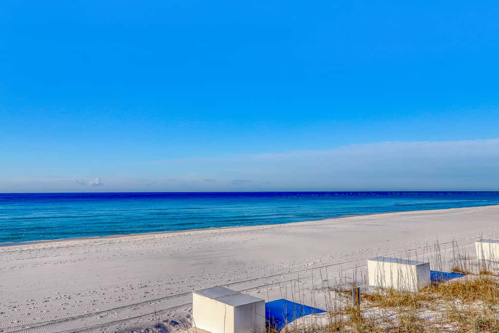 Gulf view condo with WiFi, AC, balcony, on-site pool, hot tub, & beach access