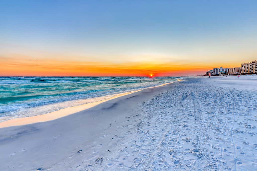 Gulf view condo with WiFi, AC, balcony, on-site pool, hot tub, & beach access