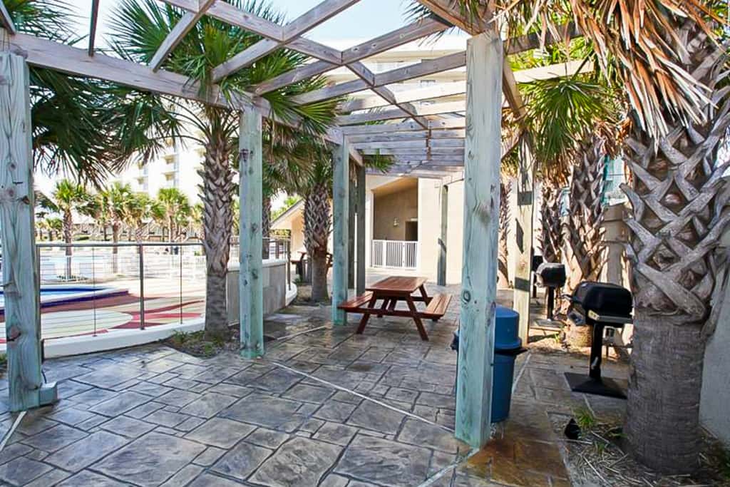 8th Floor Comfortable gulf view Condo, beach setup included, Near dining
