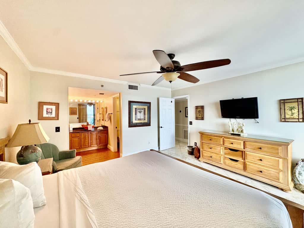 8th Floor Comfortable gulf view Condo, beach setup included, Near dining