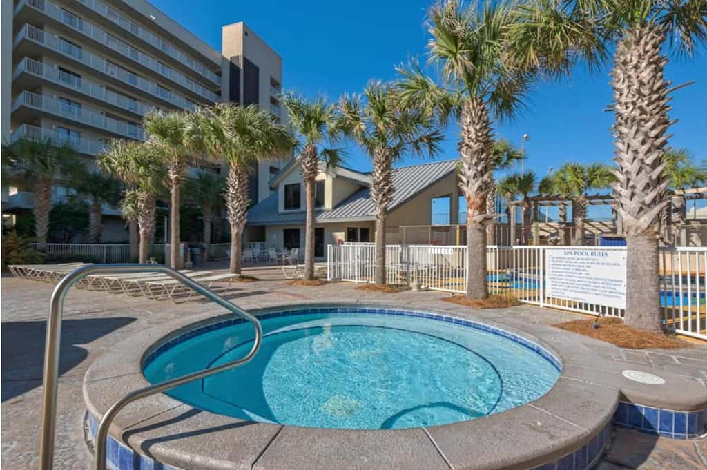 8th Floor Comfortable gulf view Condo, beach setup included, Near dining