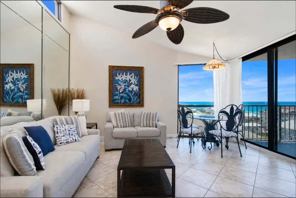 8th Floor Comfortable gulf view Condo, beach setup included, Near dining