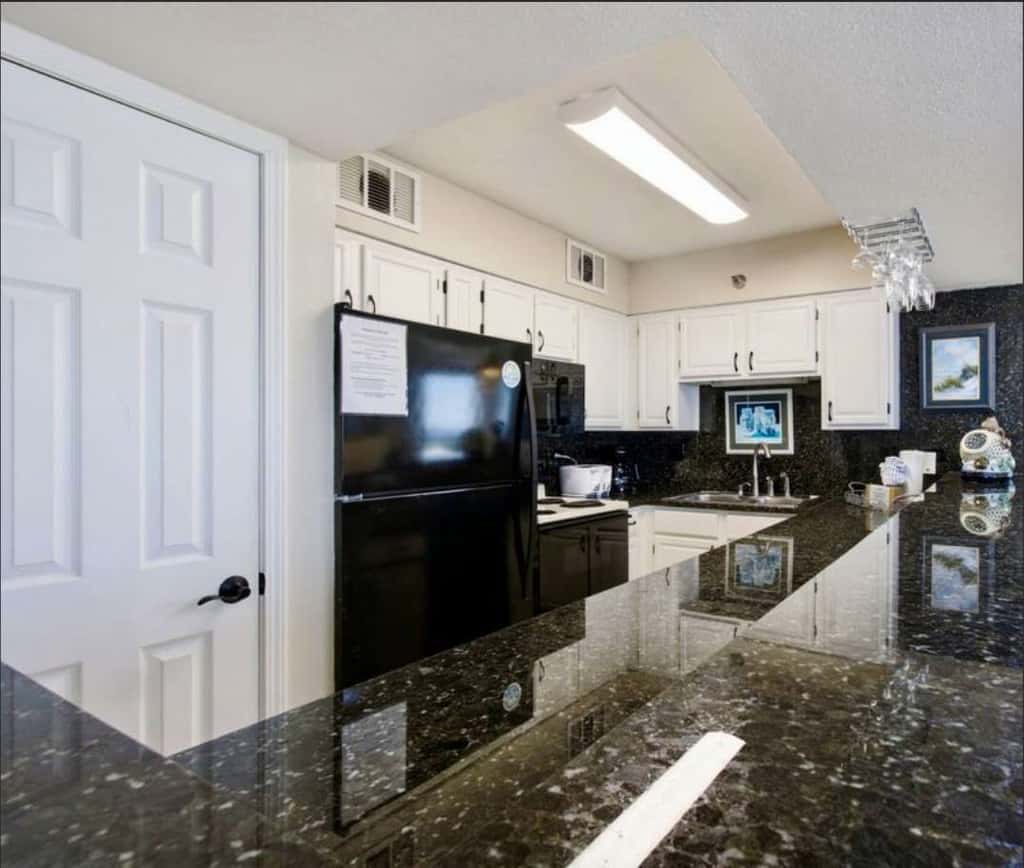 8th Floor Comfortable gulf view Condo, beach setup included, Near dining