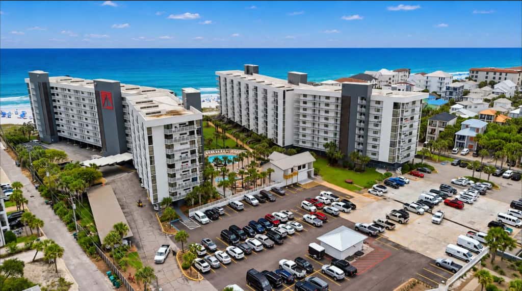 8th Floor Comfortable gulf view Condo, beach setup included, Near dining