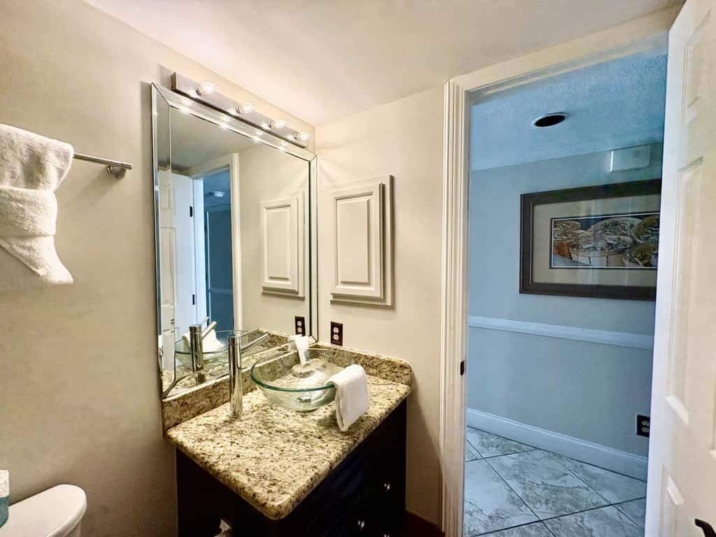8th Floor Comfortable gulf view Condo, beach setup included, Near dining