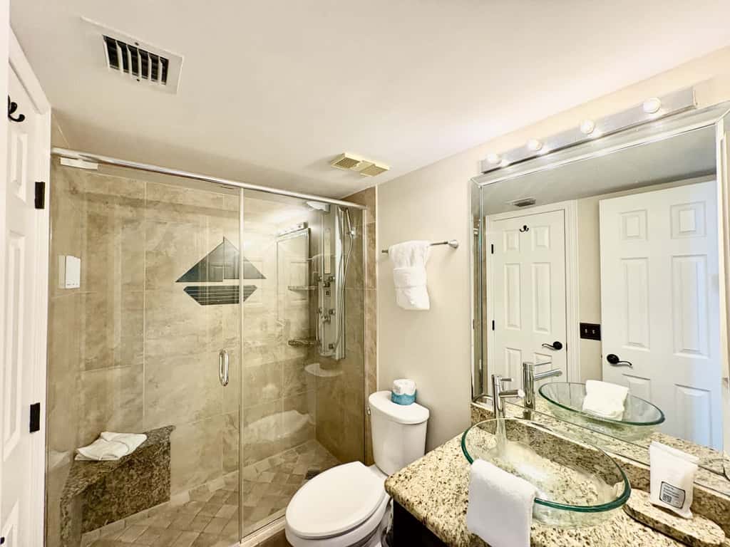 8th Floor Comfortable gulf view Condo, beach setup included, Near dining