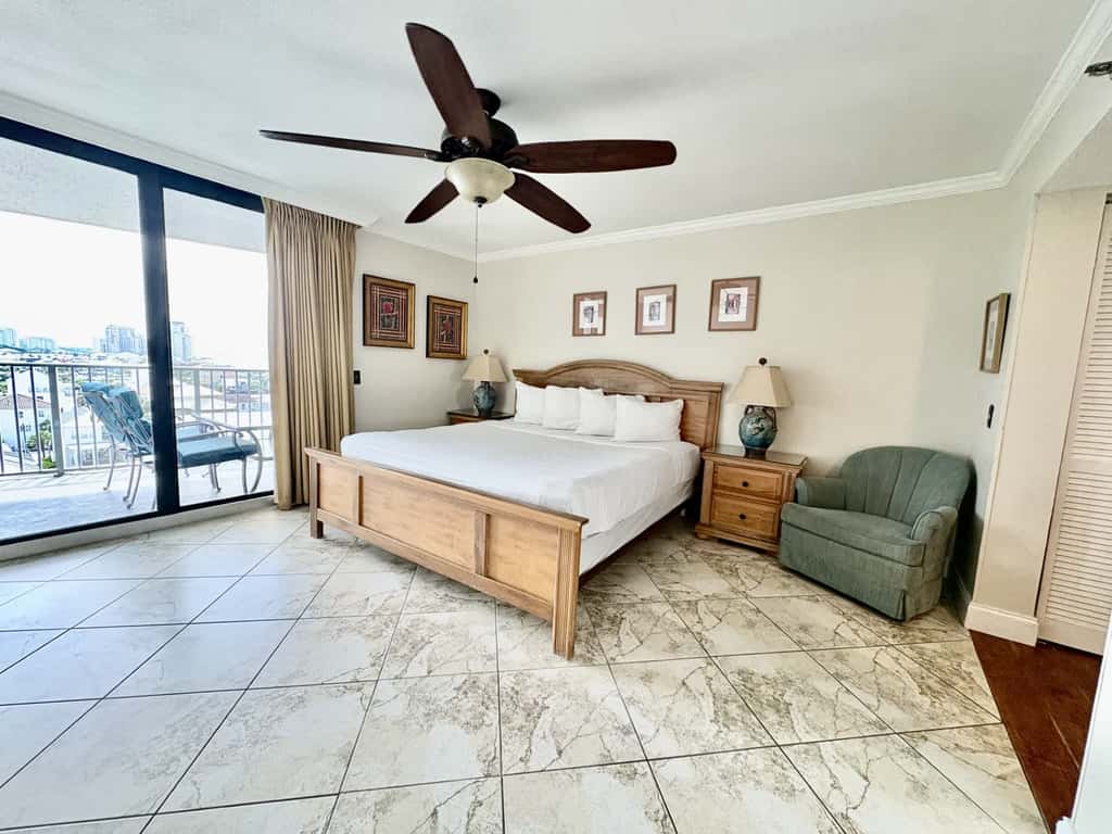 8th Floor Comfortable gulf view Condo, beach setup included, Near dining
