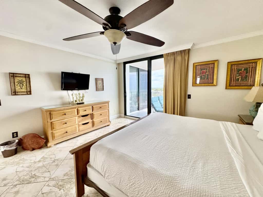 8th Floor Comfortable gulf view Condo, beach setup included, Near dining