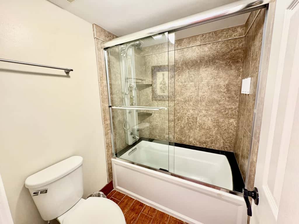 8th Floor Comfortable gulf view Condo, beach setup included, Near dining