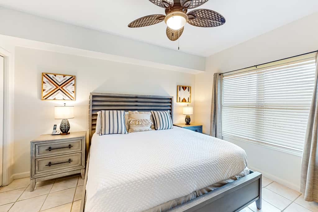 Majestic Sun B1010 Beachfront Bliss with Pool!