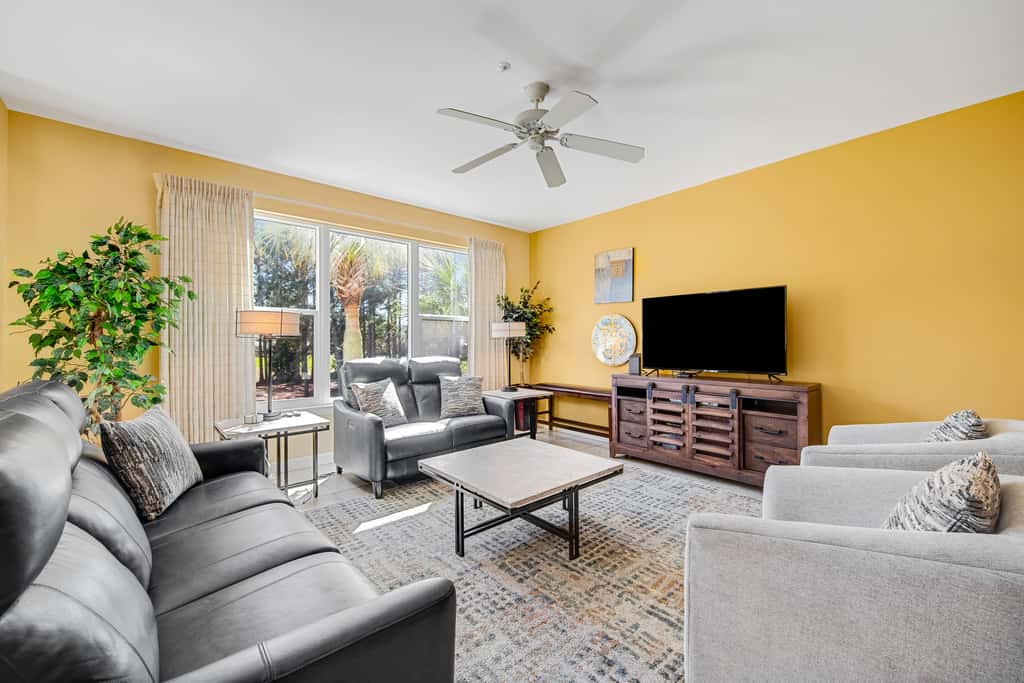Dog-friendly townhome with golf cart, close to shops, restaurants, pools, & beach