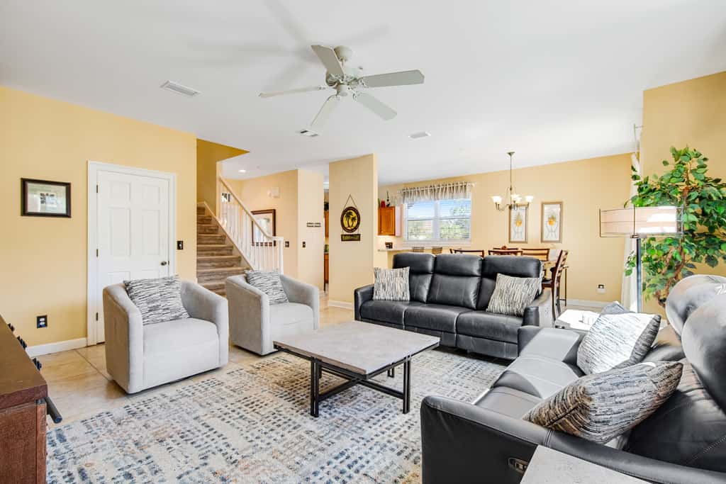 Dog-friendly townhome with golf cart, close to shops, restaurants, pools, & beach