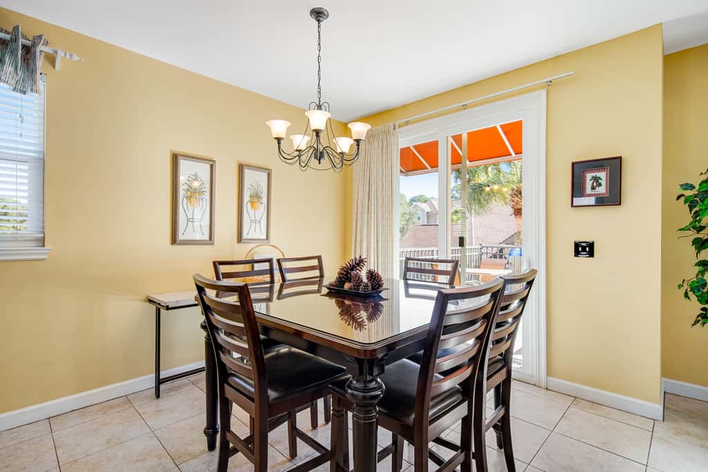 Dog-friendly townhome with golf cart, close to shops, restaurants, pools, & beach