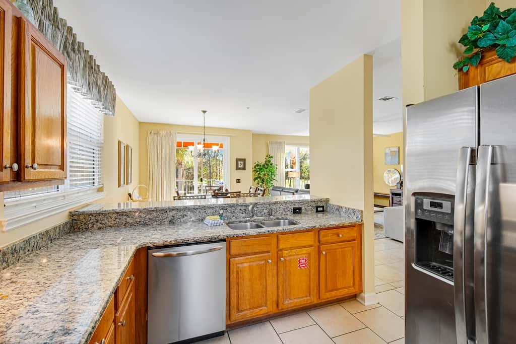 Dog-friendly townhome with golf cart, close to shops, restaurants, pools, & beach