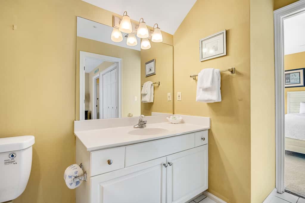 Dog-friendly townhome with golf cart, close to shops, restaurants, pools, & beach