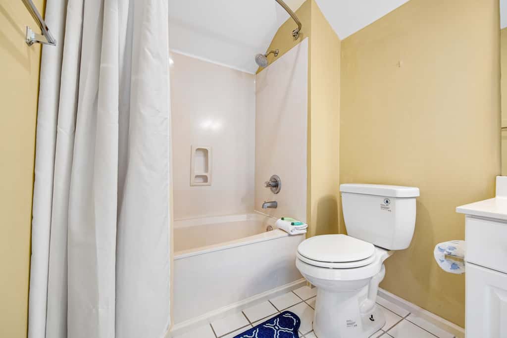 Dog-friendly townhome with golf cart, close to shops, restaurants, pools, & beach