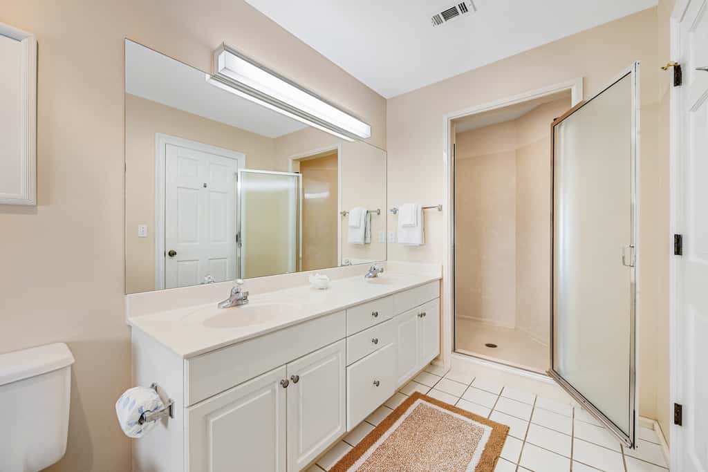 Dog-friendly townhome with golf cart, close to shops, restaurants, pools, & beach