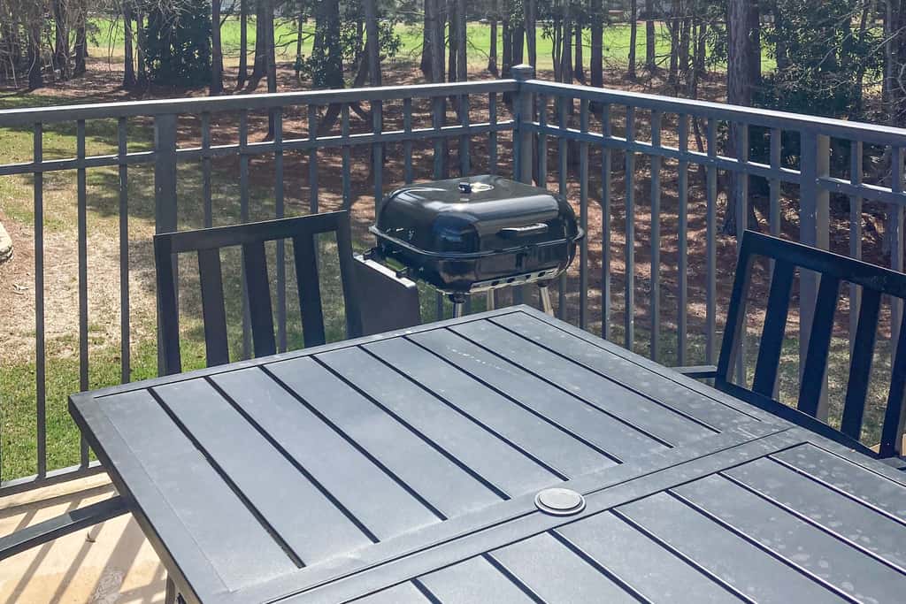 Dog-friendly townhome with golf cart, close to shops, restaurants, pools, & beach