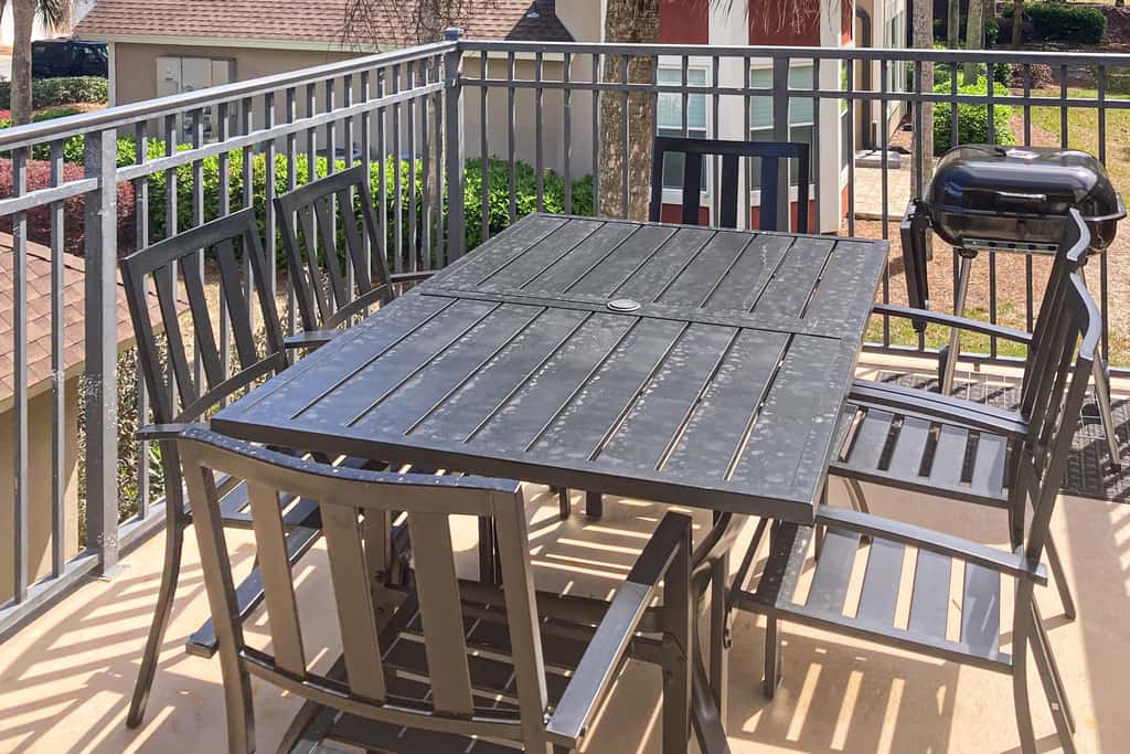 Dog-friendly townhome with golf cart, close to shops, restaurants, pools, & beach