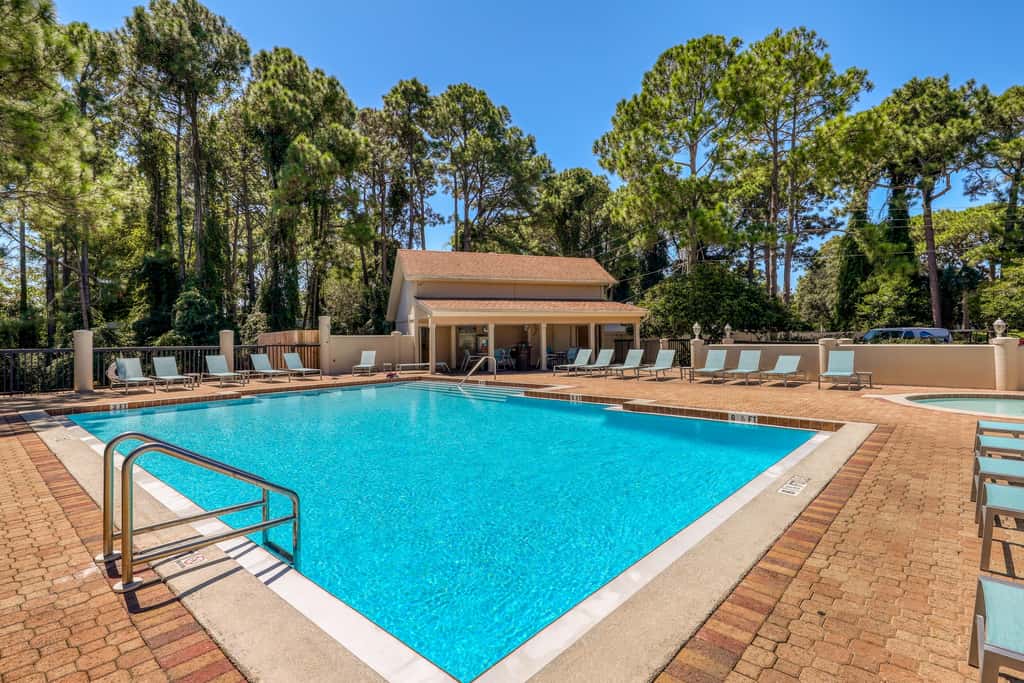 Lakefront townhouse with share pool, W&D, WiFi, Onsite Golf