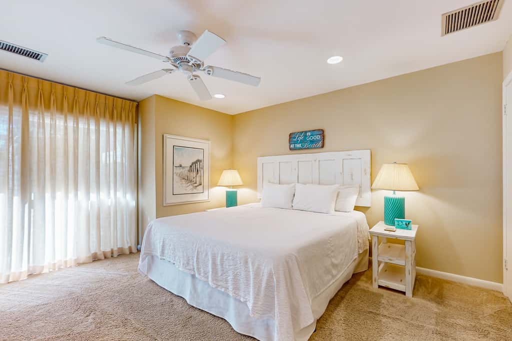 Lakefront townhouse with share pool, W&D, WiFi, Onsite Golf