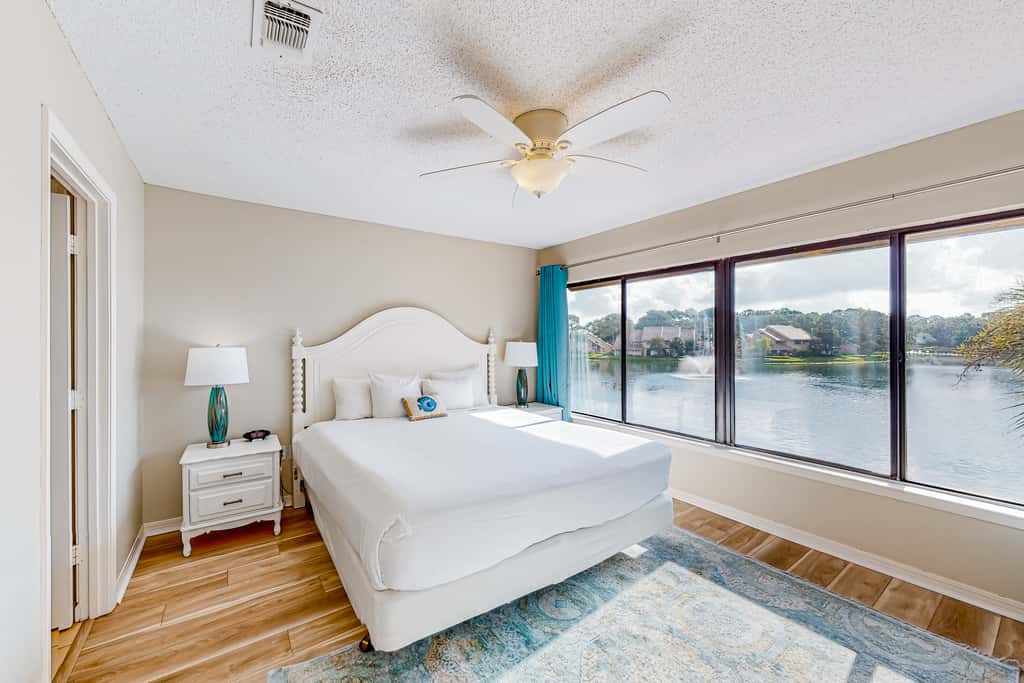 Lakefront resort condo with lake views, hot tub, pool, tennis, golf, deck, W&D