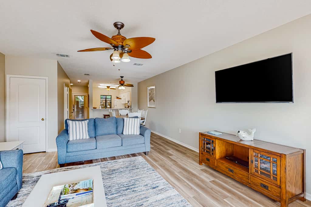 Lakefront resort condo with lake views, hot tub, pool, tennis, golf, deck, W&D
