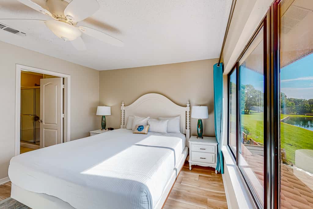 Lakefront resort condo with lake views, hot tub, pool, tennis, golf, deck, W&D