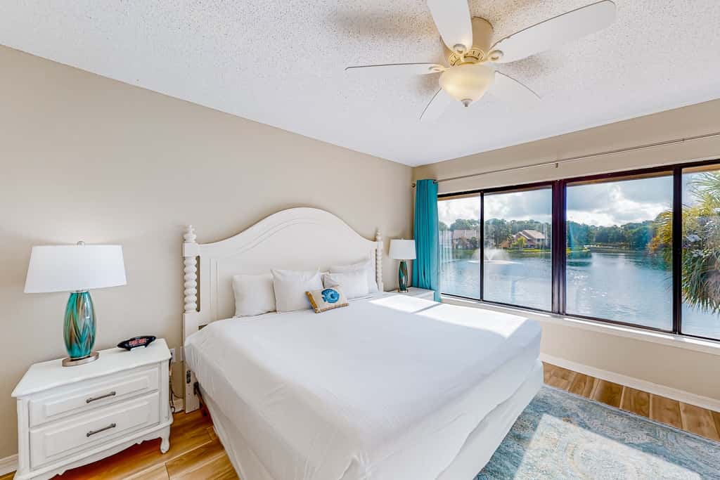 Lakefront resort condo with lake views, hot tub, pool, tennis, golf, deck, W&D