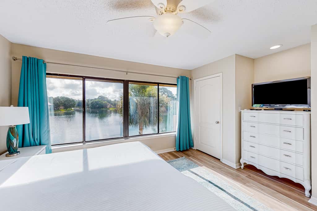 Lakefront resort condo with lake views, hot tub, pool, tennis, golf, deck, W&D