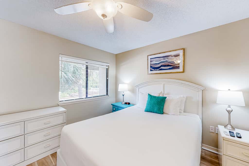 Lakefront resort condo with lake views, hot tub, pool, tennis, golf, deck, W&D