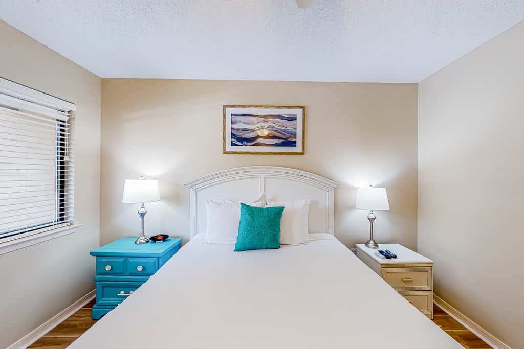 Lakefront resort condo with lake views, hot tub, pool, tennis, golf, deck, W&D