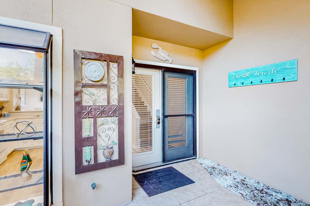 Lakefront resort condo with lake views, hot tub, pool, tennis, golf, deck, W&D