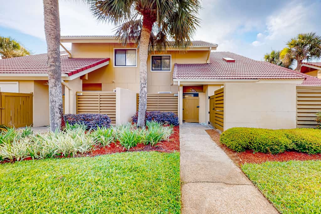 Lakefront resort condo with lake views, hot tub, pool, tennis, golf, deck, W&D